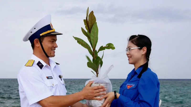 Phát động chiến dịch “Triệu cột mốc xanh” gây quỹ trồng cây phủ xanh đặc khu Trường Sa theo báo Nhandan.vn